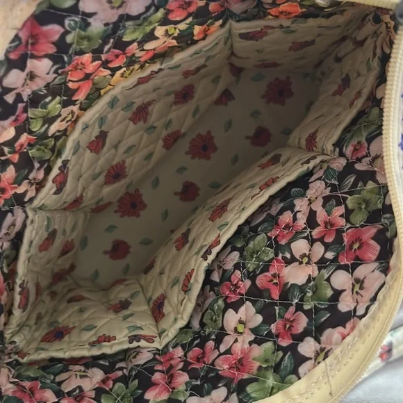 Yellow floral quilted purse - Picture 4 of 10